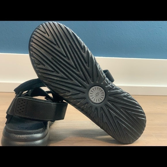 New UGG‎ MENS UNION STRAP LEATHER BLACK SANDAL SIZE 9 MODEL # 1114990. - Picture 4 of 7